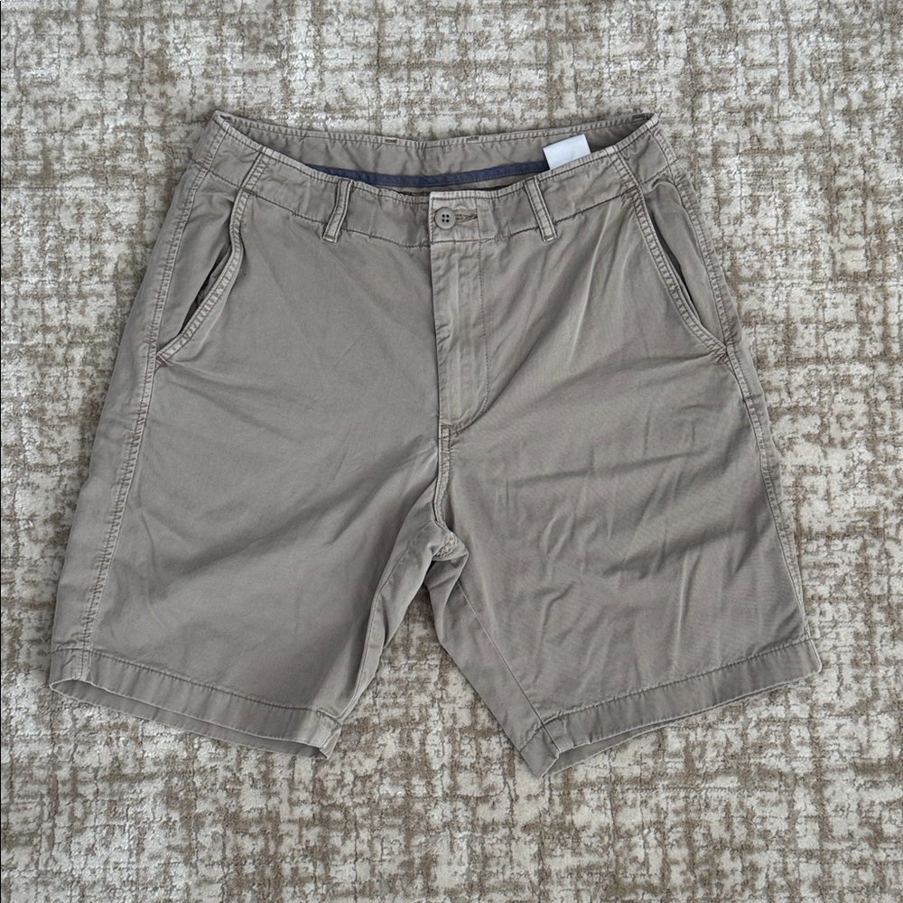 Uniqlo Men’s Khaki Shorts